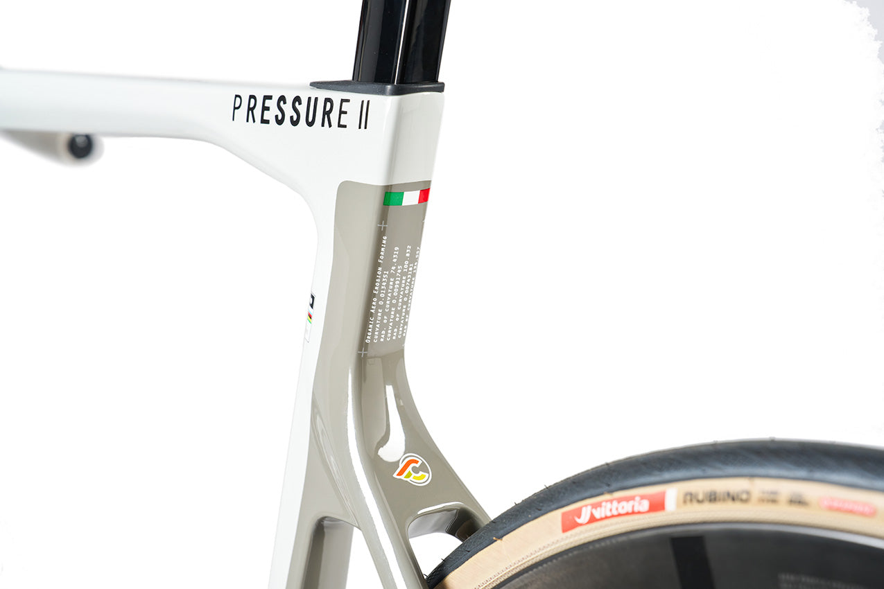 cinelli-pressure-2-105-disc-di2-bici-da-corsa-carbonio-aero image 4