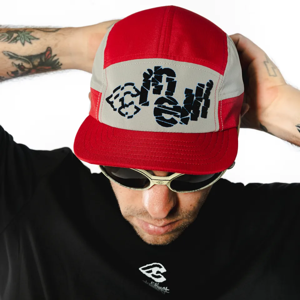 cinelli-tutto-tech-cap-broken-up-cappellino-ciclismo-rosso image 1