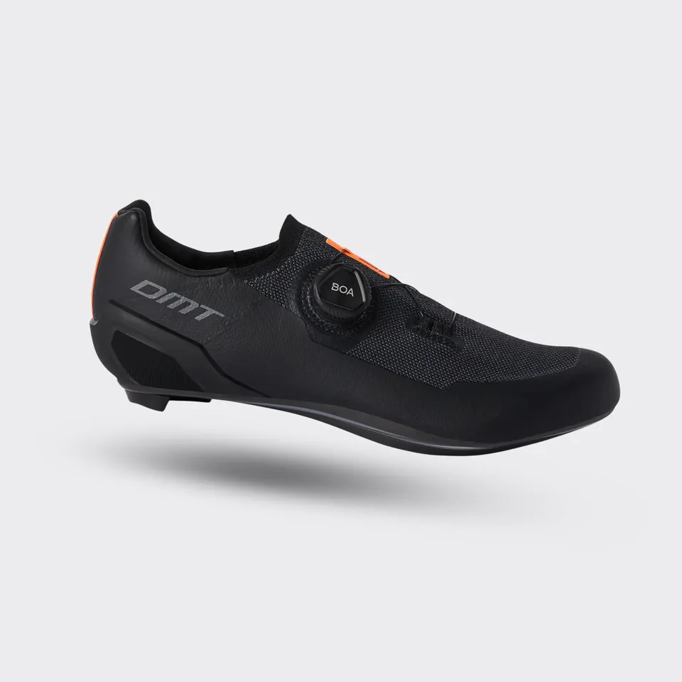 dmt-kr30-scarpe-da-ciclismo-su-strada-full-knit-nero image 1