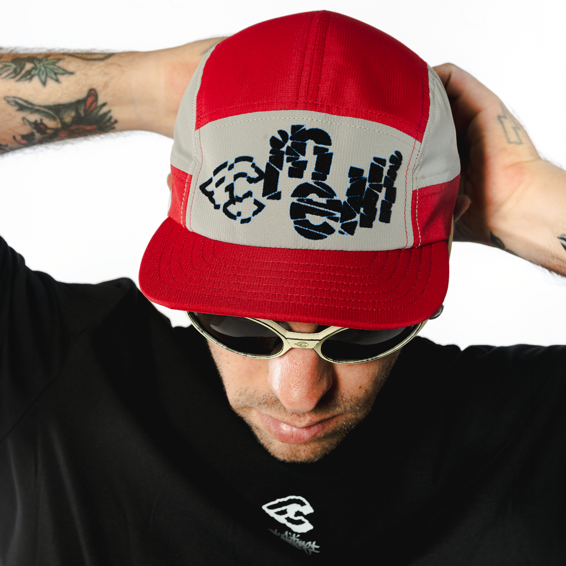 cinelli-tutto-tech-cap-broken-up-cappellino-ciclismo-rosso image 1