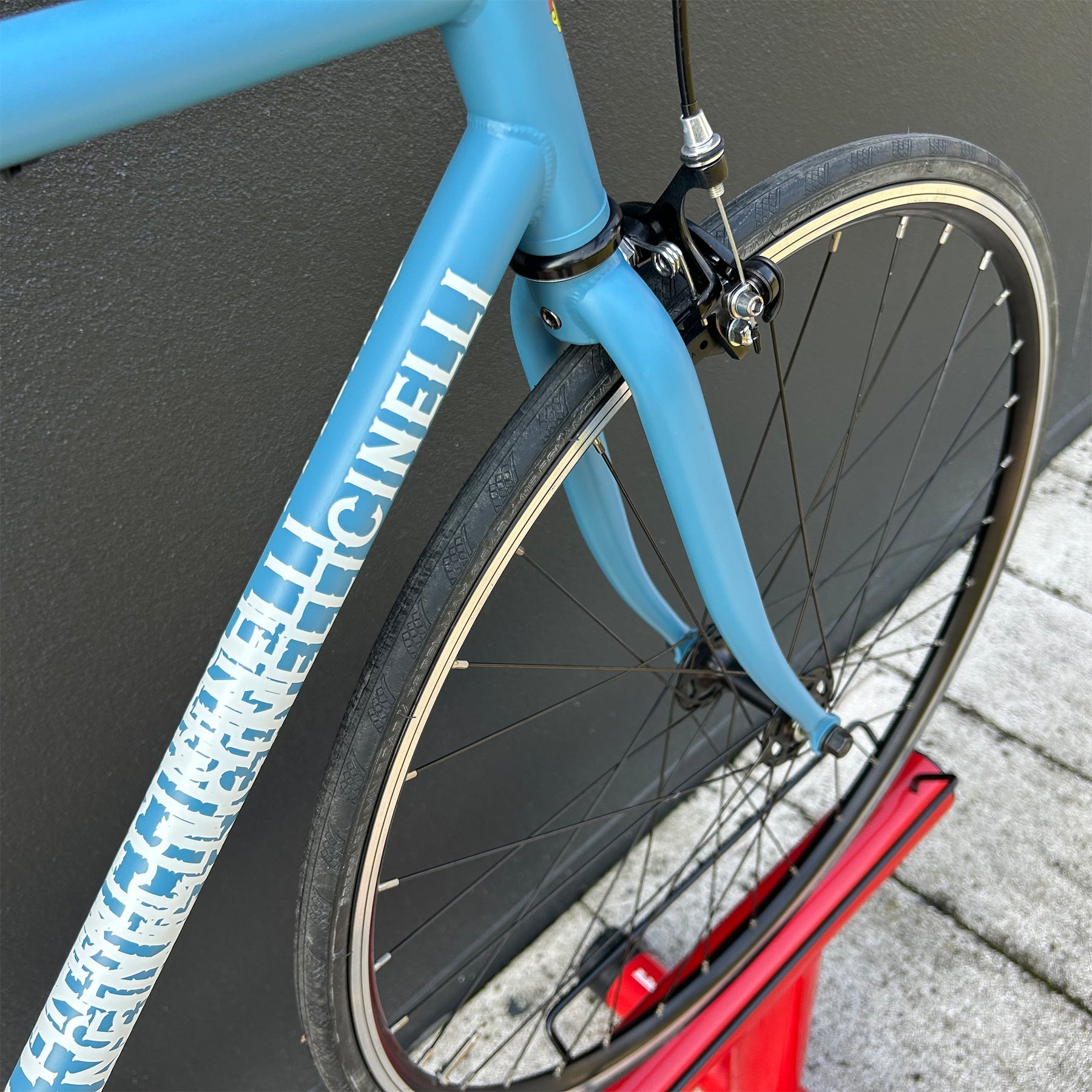 cinelli-gazzetta-track-bici-a-scatto-fisso-urban-telaio-resistente-e-geometria-t image 2